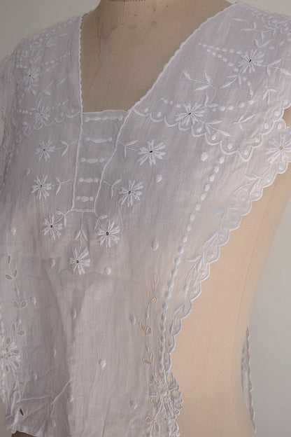 アンティークレース刺繍プラストロン/dentelle ancienne/antique lace .FR a l'epoque