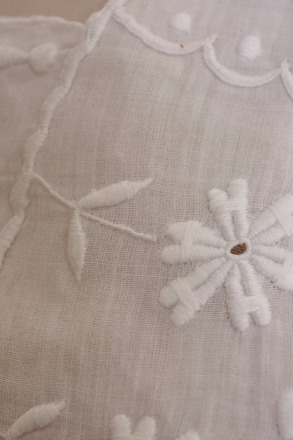 アンティークレース刺繍プラストロン/dentelle ancienne/antique lace .FR a l'epoque