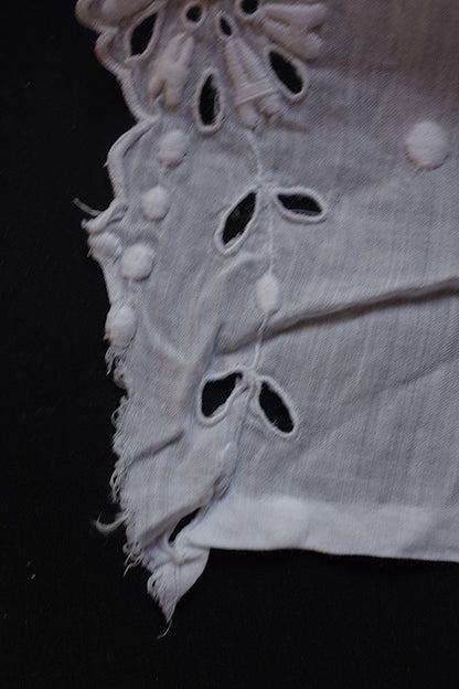 アンティークレース刺繍プラストロン/dentelle ancienne/antique lace .FR a l'epoque