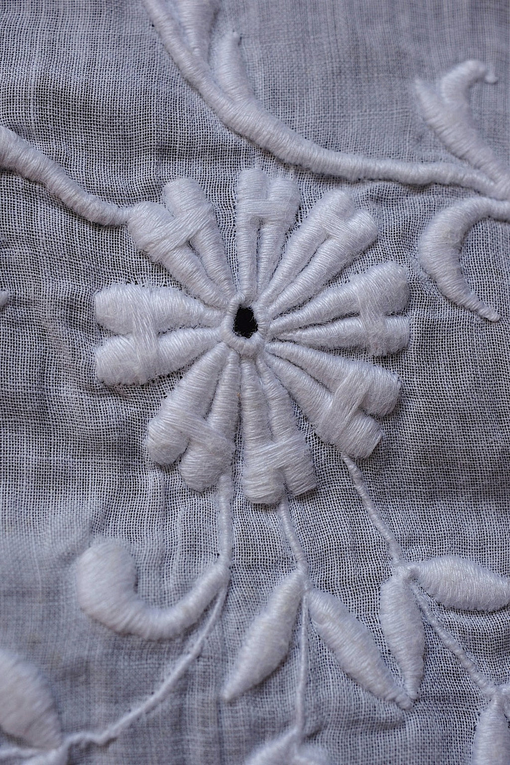 アンティークレース刺繍プラストロン/dentelle ancienne/antique lace .FR a l'epoque