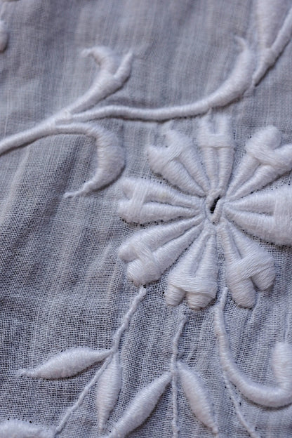 アンティークレース刺繍プラストロン/dentelle ancienne/antique lace .FR a l'epoque