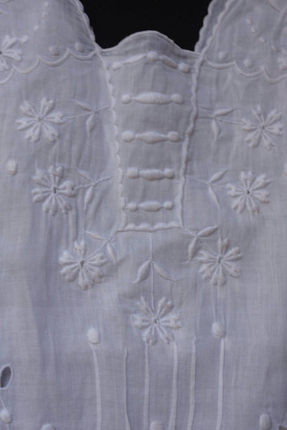 アンティークレース刺繍プラストロン/dentelle ancienne/antique lace .FR a l'epoque