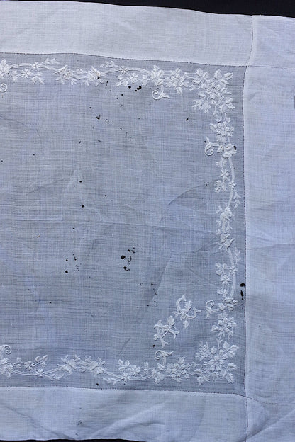 アンティーク刺繍ハンカチ1/dentelle ancienne /antique .FR a l'epoque