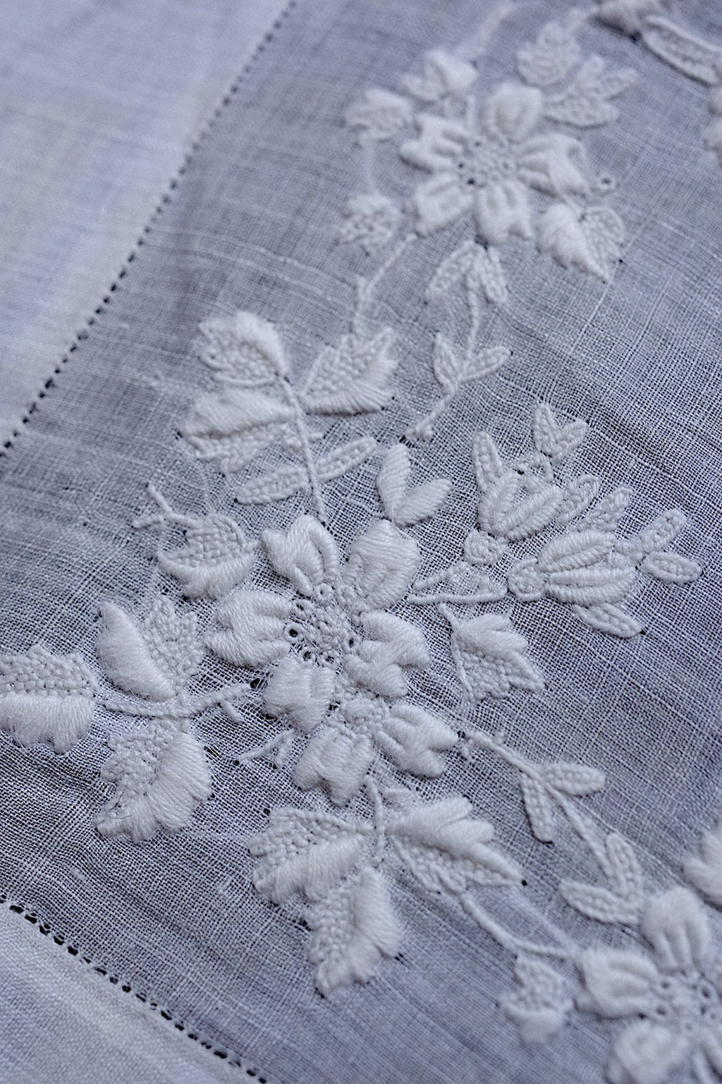 アンティーク刺繍ハンカチ1/dentelle ancienne /antique .FR a l'epoque