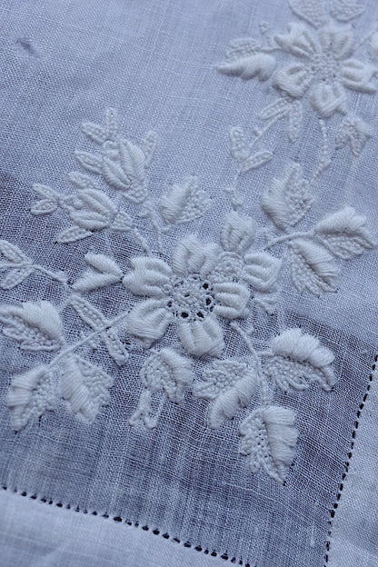 アンティーク刺繍ハンカチ1/dentelle ancienne /antique .FR a l'epoque