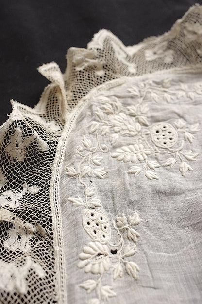 アンティーク刺繍ハンカチ2/dentelle ancienne /antique .FR a l'epoque