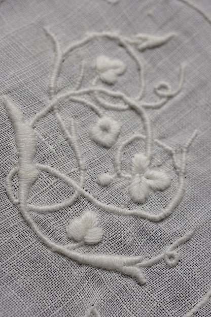 アンティーク刺繍ハンカチ3/dentelle ancienne /antique .FR a l'epoque