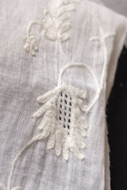 アンティーク刺繍バンダナ/fichu /antique .FR a l'epoque