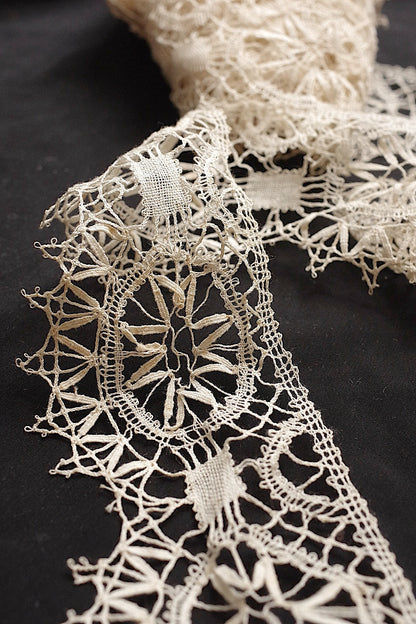 アンティークレースボビン/dentelle ancienne  /antique lace .FR a l'epoque