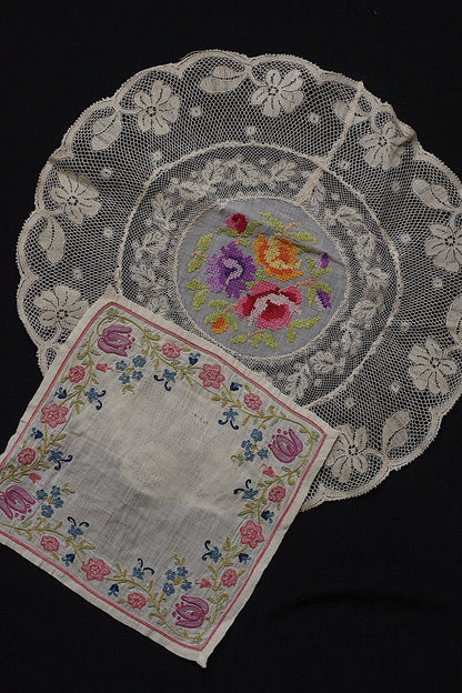 アンティークnapperon/dentelle ancienne  /antique lace .FR a l'epoque