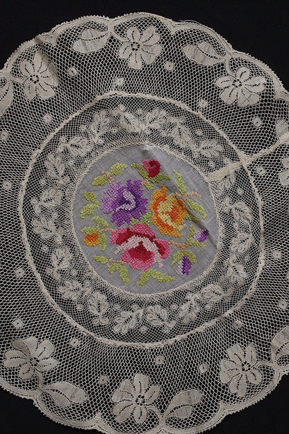 アンティークnapperon/dentelle ancienne  /antique lace .FR a l'epoque