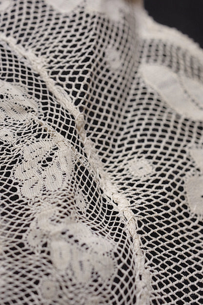 アンティークnapperon/dentelle ancienne  /antique lace .FR a l'epoque
