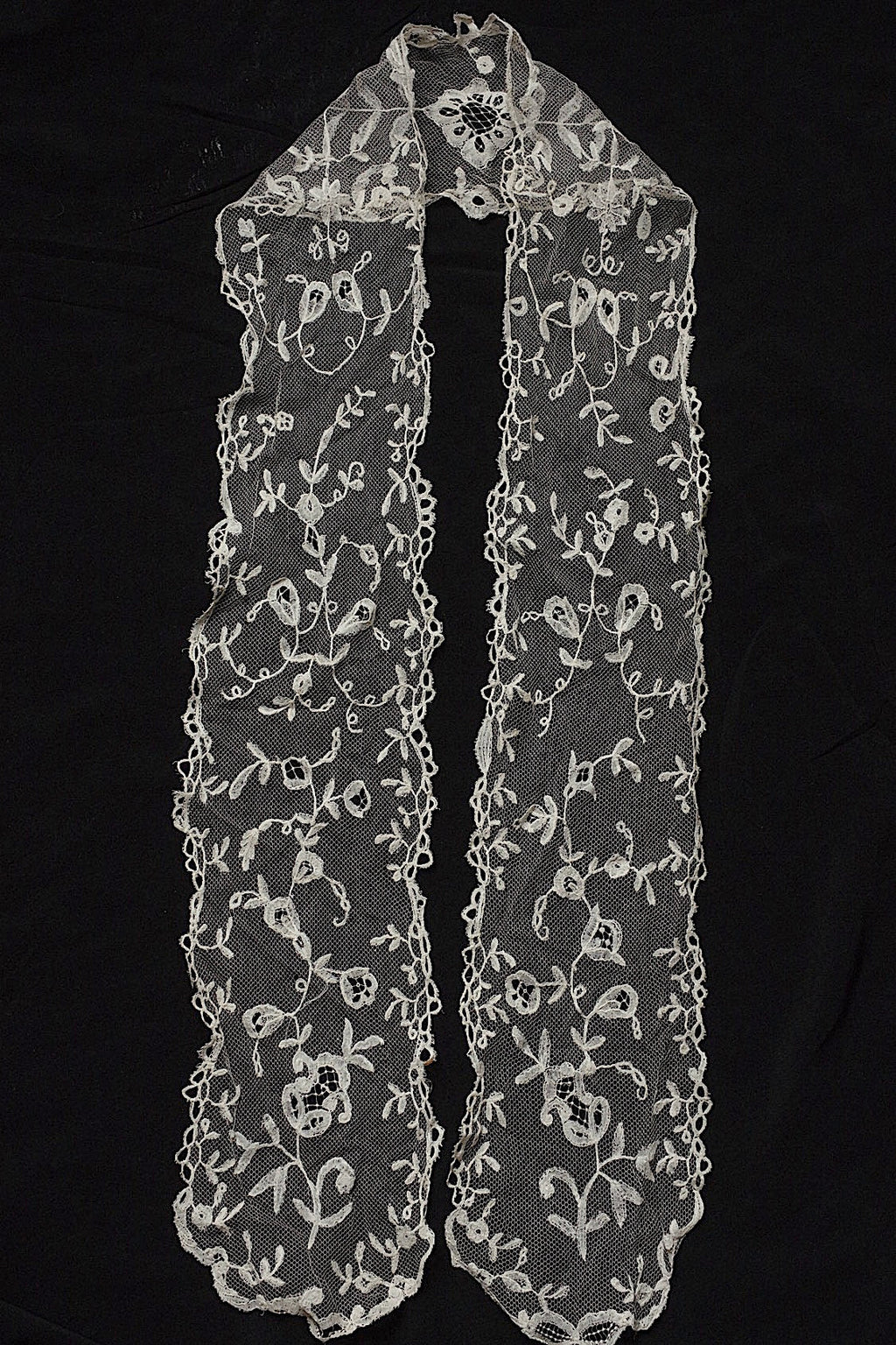 アンティークレースラペット/dentelle ancienne/antique lace .FR a l'epoque