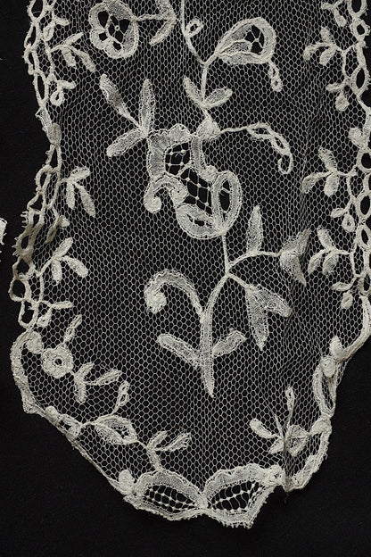 アンティークレースラペット/dentelle ancienne/antique lace .FR a l'epoque