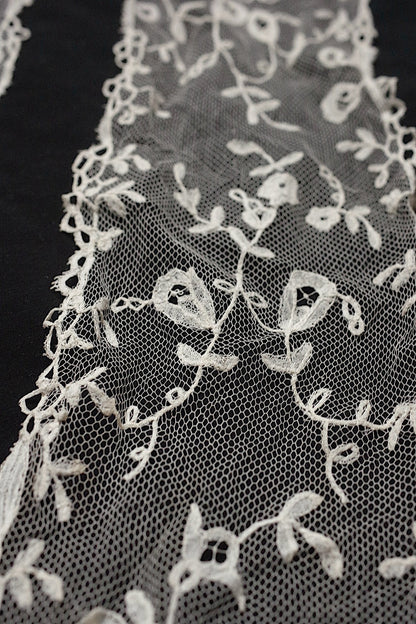 アンティークレースラペット/dentelle ancienne/antique lace .FR a l'epoque