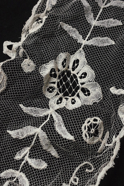 アンティークレースラペット/dentelle ancienne/antique lace .FR a l'epoque
