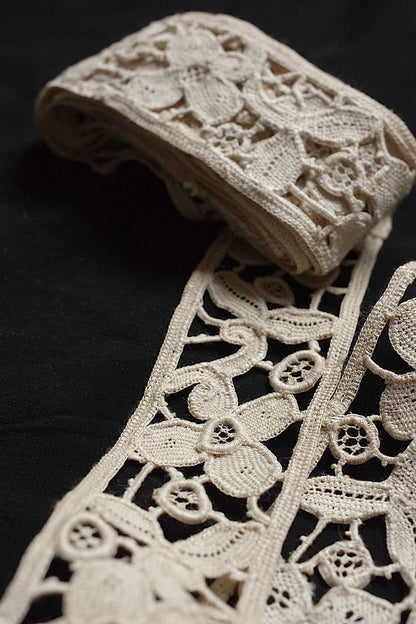 アンティークレース273cm/dentelle ancienne/antique lace .FR a l'epoque