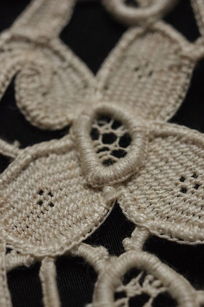 アンティークレース273cm/dentelle ancienne/antique lace .FR a l'epoque