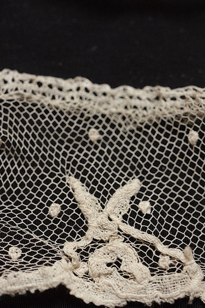 アンティークレースアプリカッションアングレテール/dentelle ancienne/antique lace .FR a l'epoque