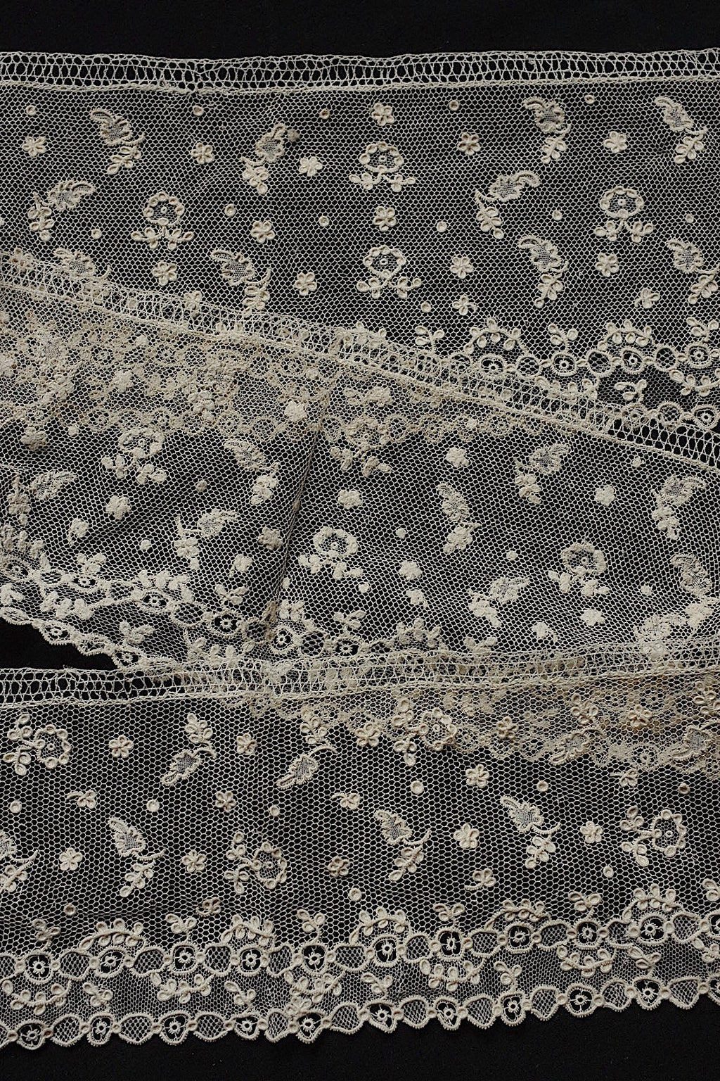 アンティークレースアランソン/dentelle ancienne/antique lace .FR a l'epoque