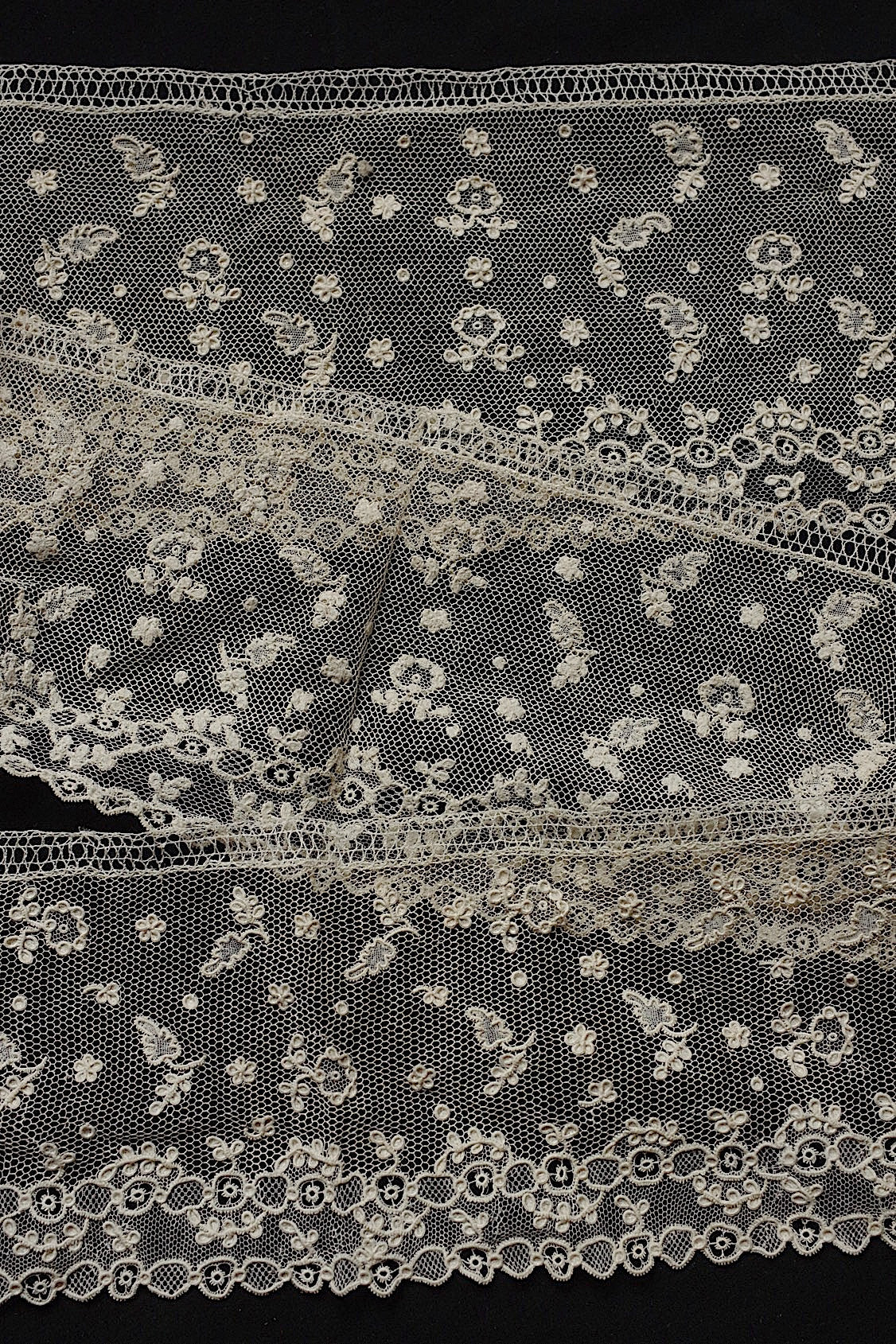 アンティークレースアランソン/dentelle ancienne/antique lace .FR a l'epoque