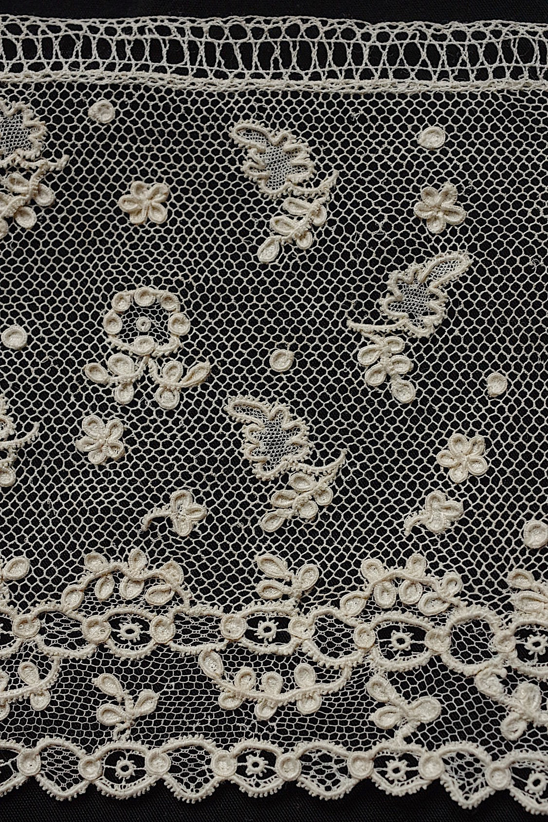 アンティークレースアランソン/dentelle ancienne/antique lace .FR a l'epoque