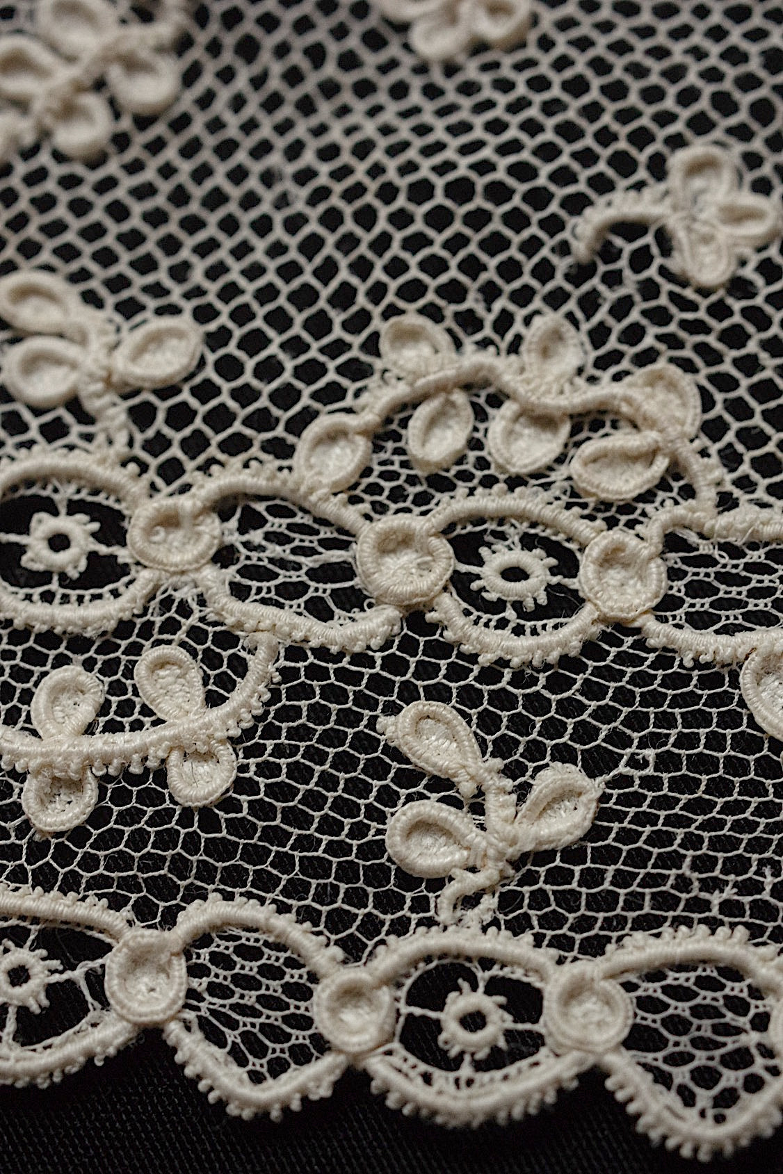 アンティークレースアランソン/dentelle ancienne/antique lace .FR a l'epoque