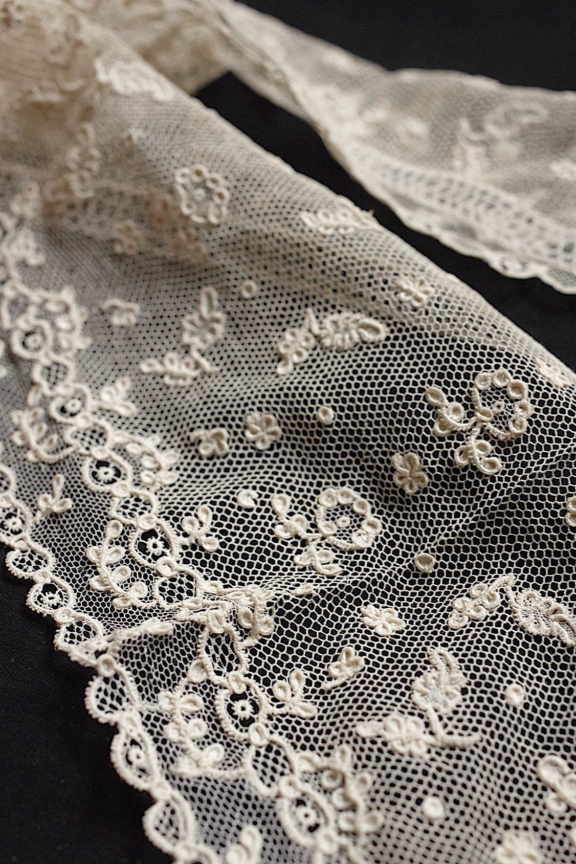 アンティークレースアランソン/dentelle ancienne/antique lace .FR a l'epoque