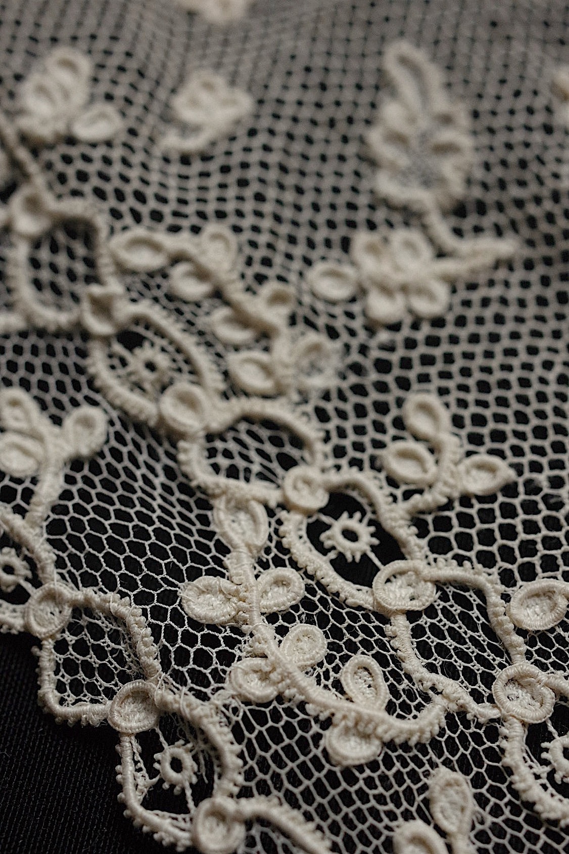 アンティークレースアランソン/dentelle ancienne/antique lace .FR a l'epoque