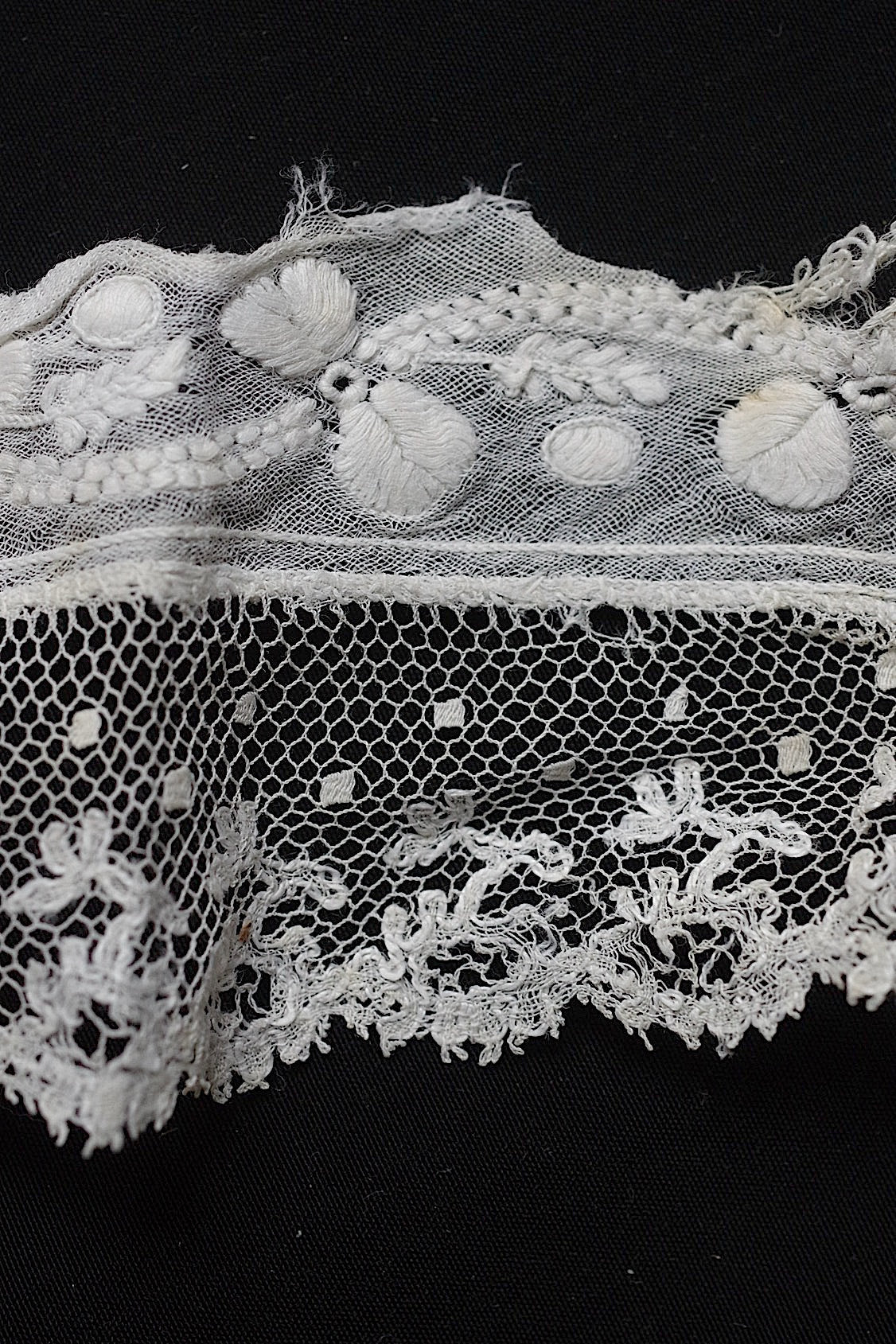 アンティークレース刺繍/dentelle ancienne/antique lace .FR a l'epoque
