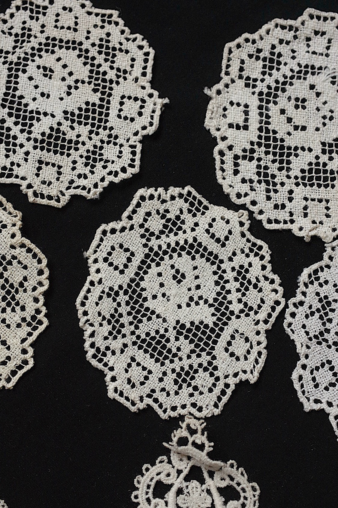 アンティークレースモチーフ/dentelle ancienne/antique lace .FR a l'epoque