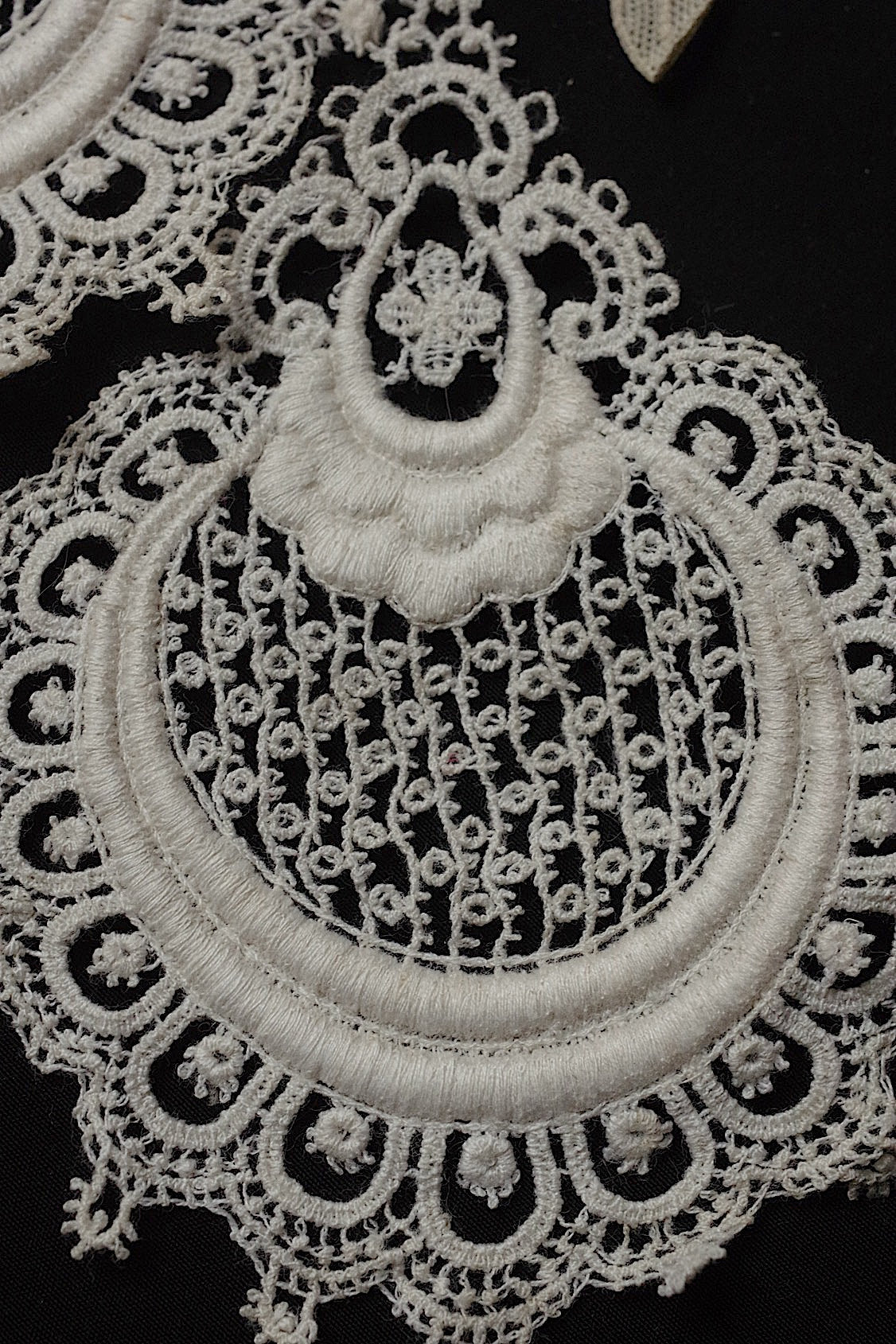 アンティークレースモチーフ/dentelle ancienne/antique lace .FR a l'epoque