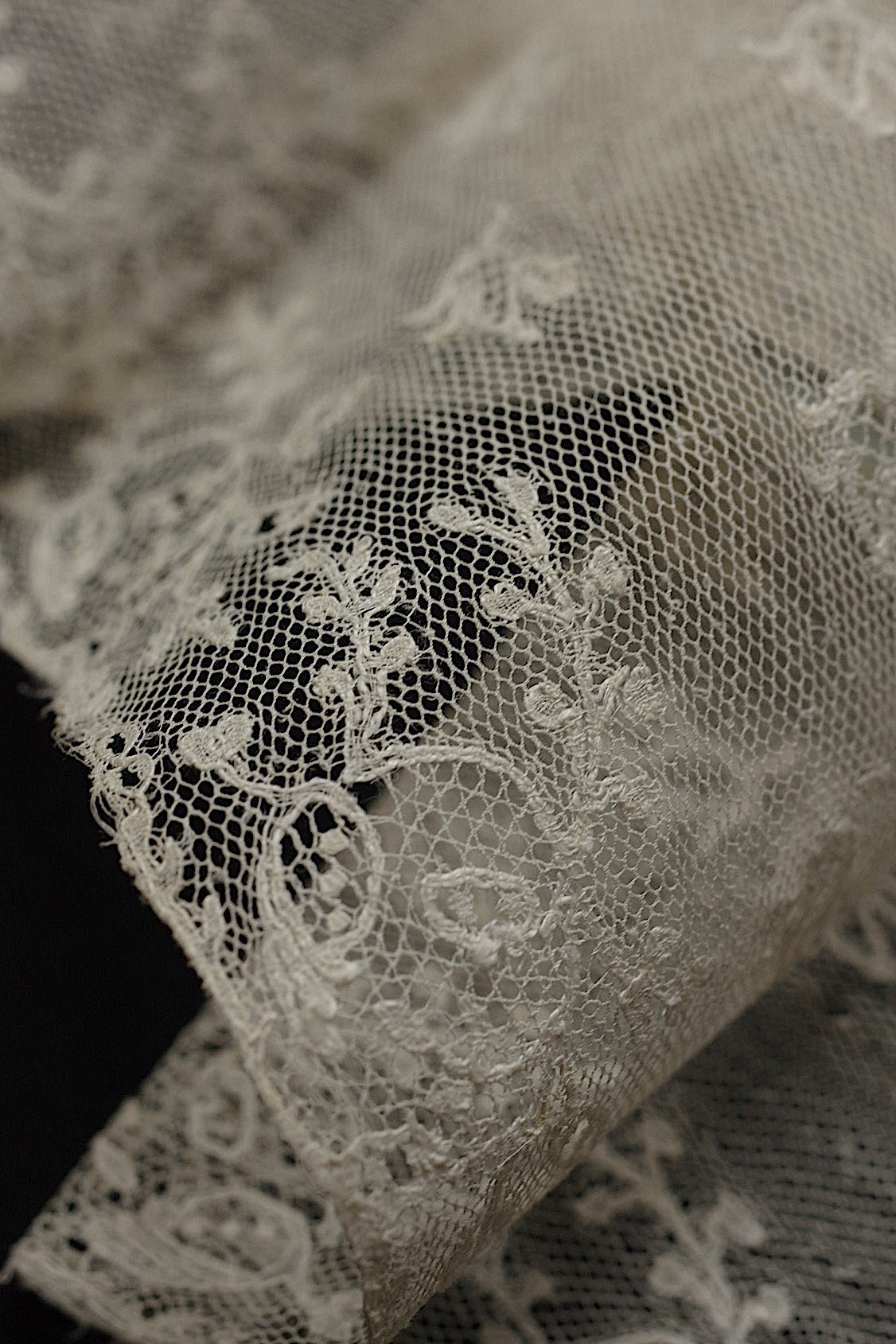 アンティークレース160cm/dentelle ancienne/antique lace .FR a l'epoque