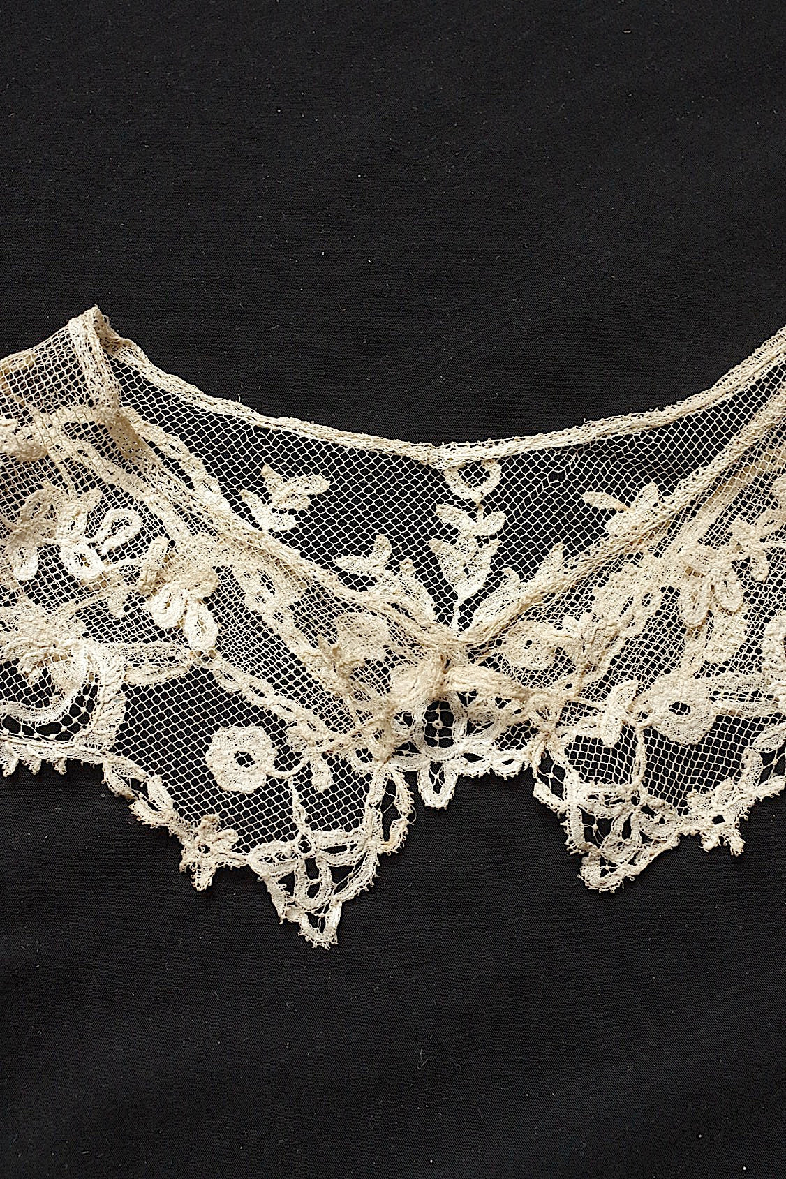 アンティークレース160cm/dentelle ancienne/antique lace .FR a l'epoque