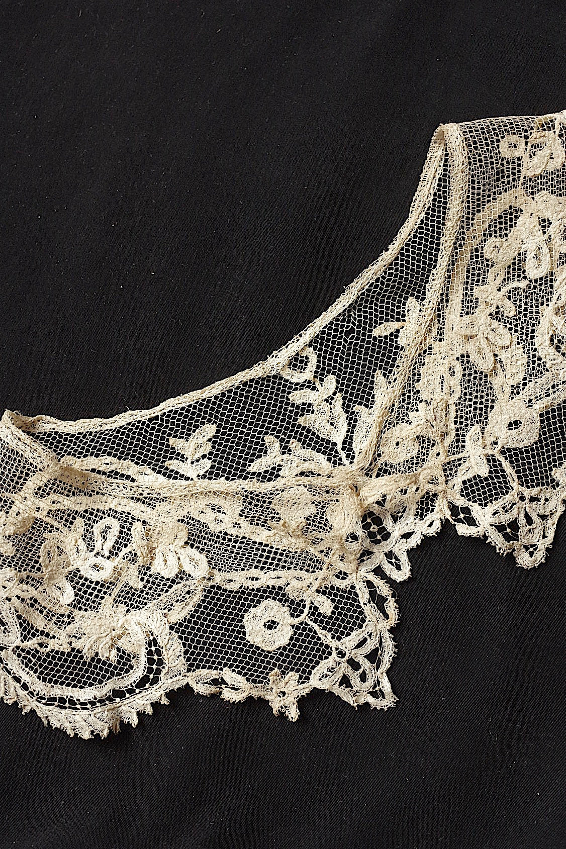 アンティークレース160cm/dentelle ancienne/antique lace .FR a l'epoque