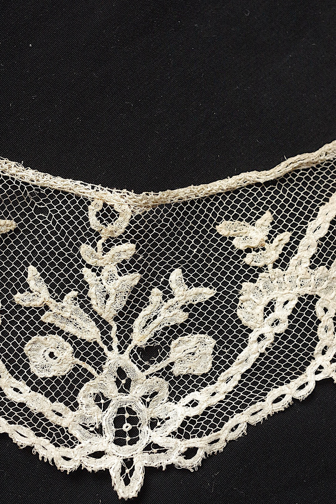 アンティークレース160cm/dentelle ancienne/antique lace .FR a l'epoque