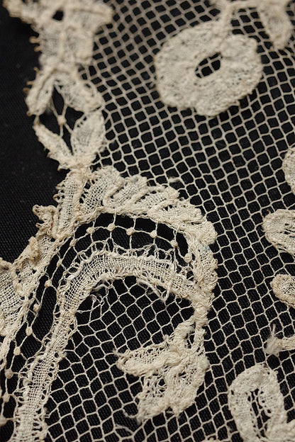 アンティークレース160cm/dentelle ancienne/antique lace .FR a l'epoque