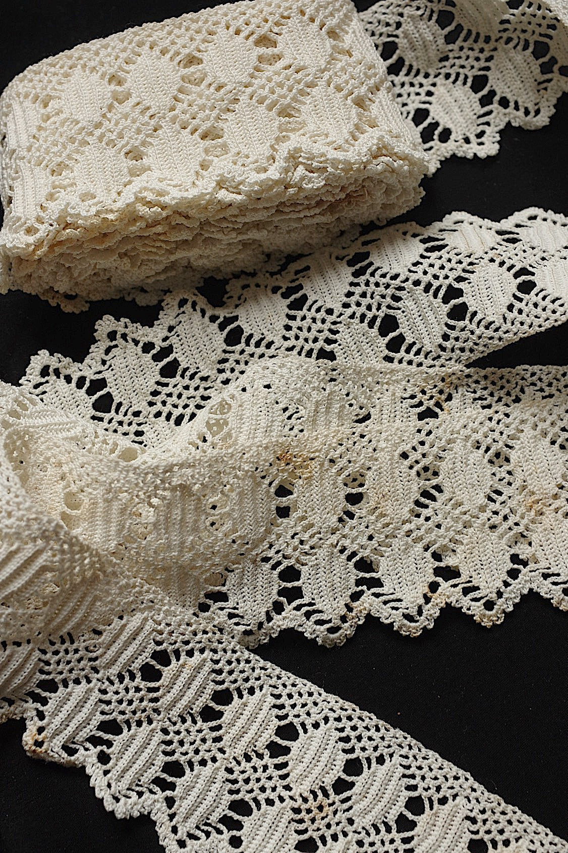 アンティークレース335cm/dentelle ancienne/antique lace .FR a l'epoque