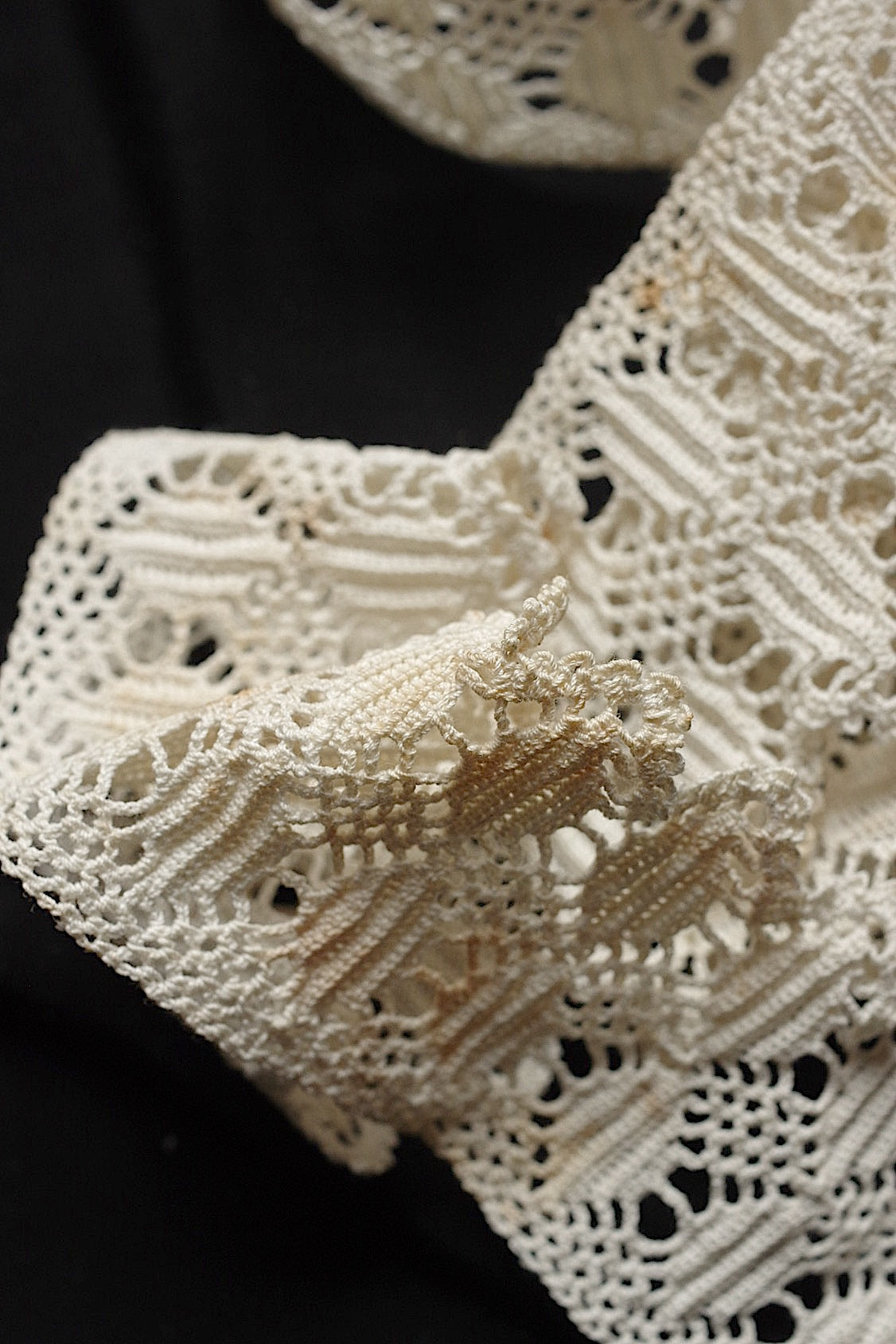 アンティークレース335cm/dentelle ancienne/antique lace .FR a l'epoque