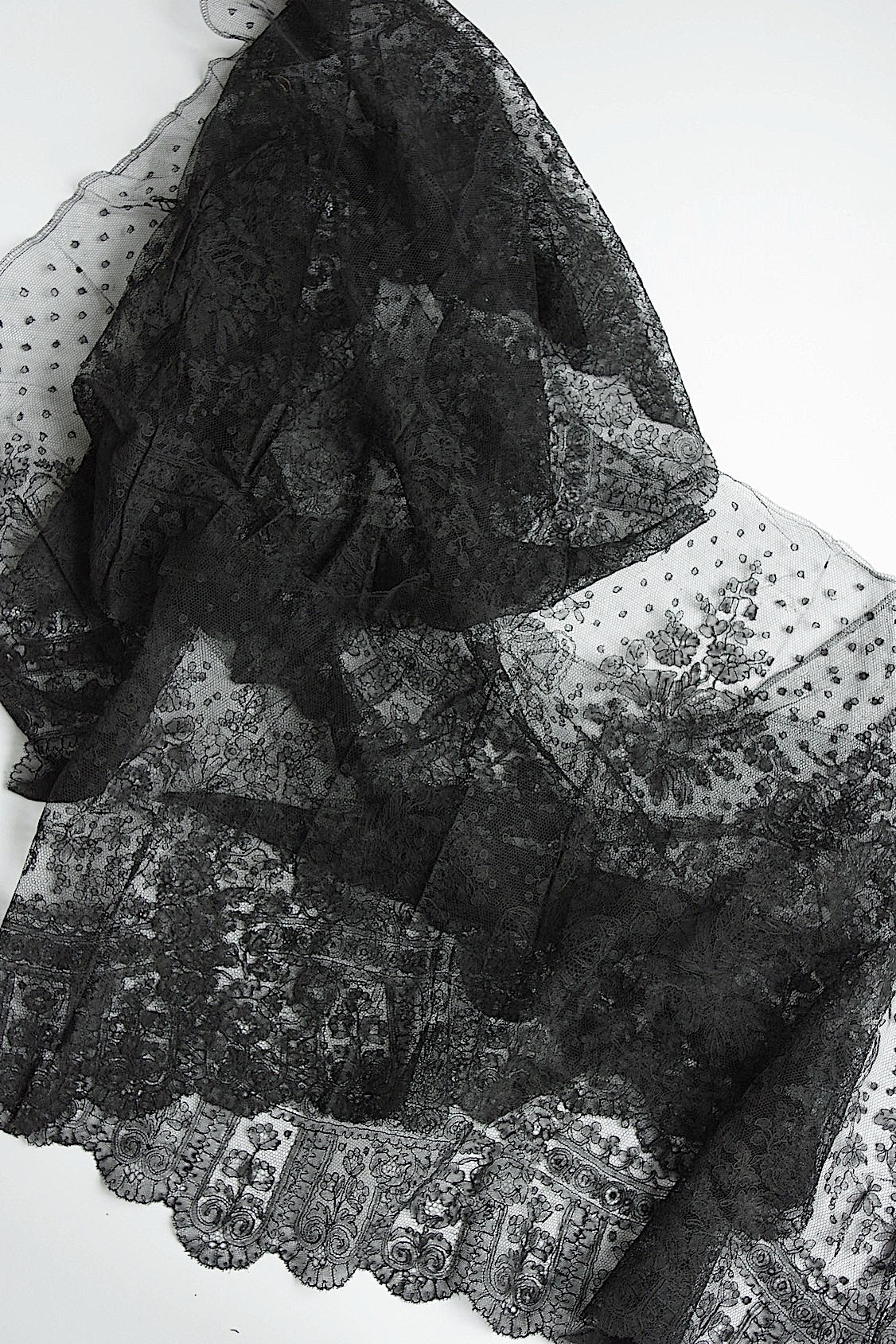 アンティークレースシャンティイ/dentelle ancienne/antique lace .FR a l'epoque