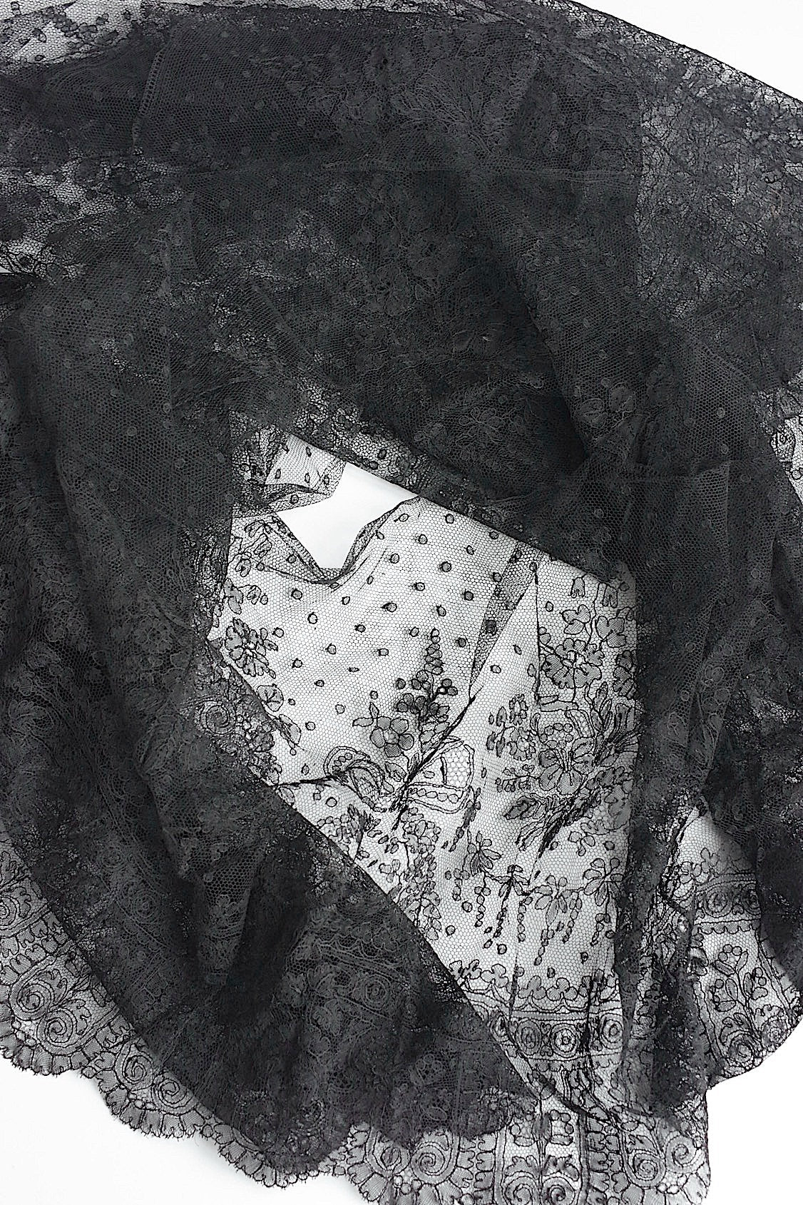 アンティークレースシャンティイ/dentelle ancienne/antique lace .FR a l'epoque