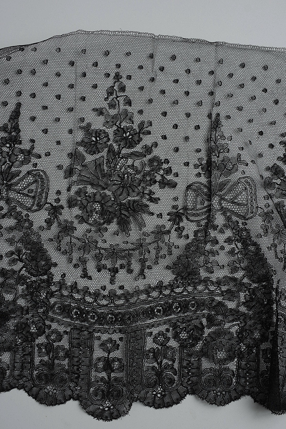 アンティークレースシャンティイ/dentelle ancienne/antique lace .FR a l'epoque