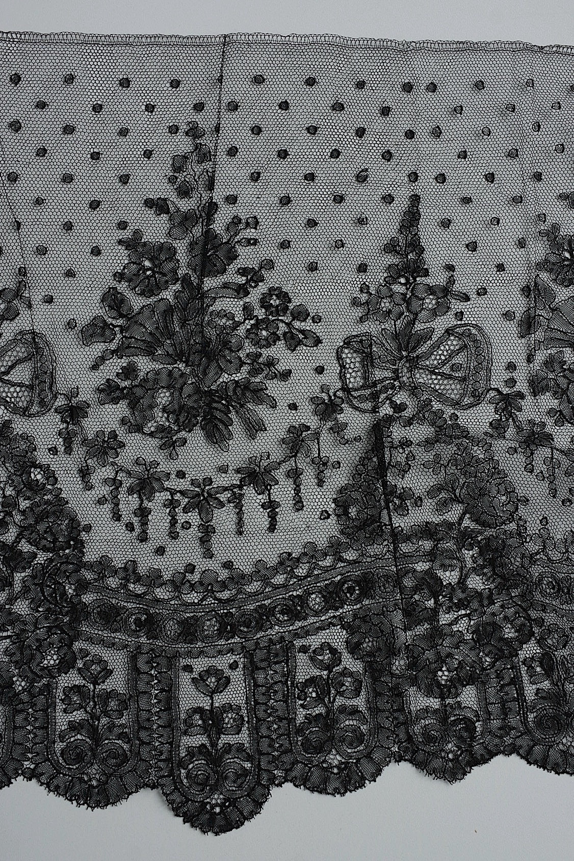 アンティークレースシャンティイ/dentelle ancienne/antique lace .FR a l'epoque