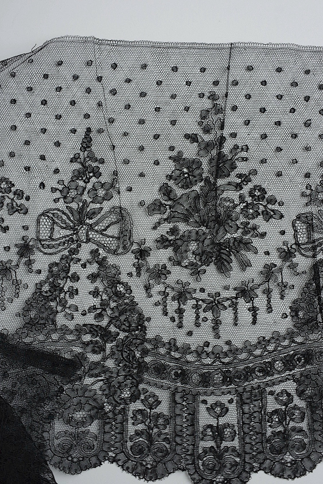 アンティークレースシャンティイ/dentelle ancienne/antique lace .FR a l'epoque