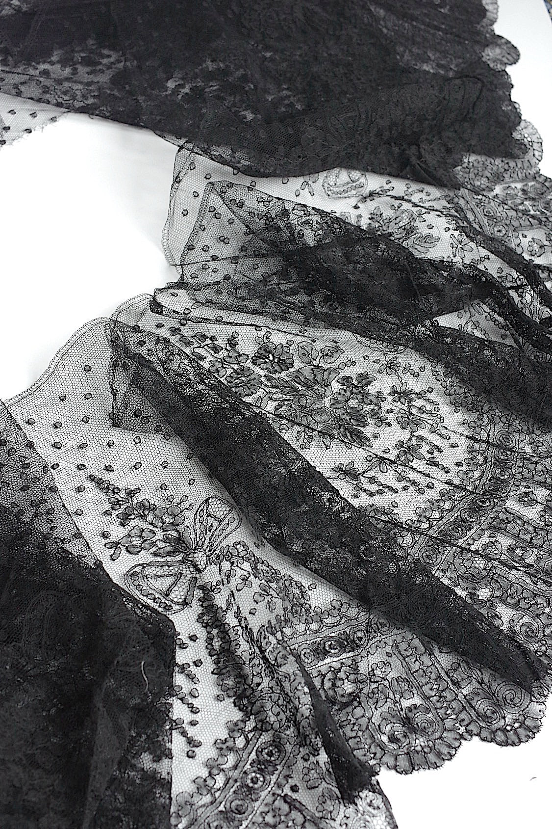 アンティークレースシャンティイ/dentelle ancienne/antique lace .FR a l'epoque