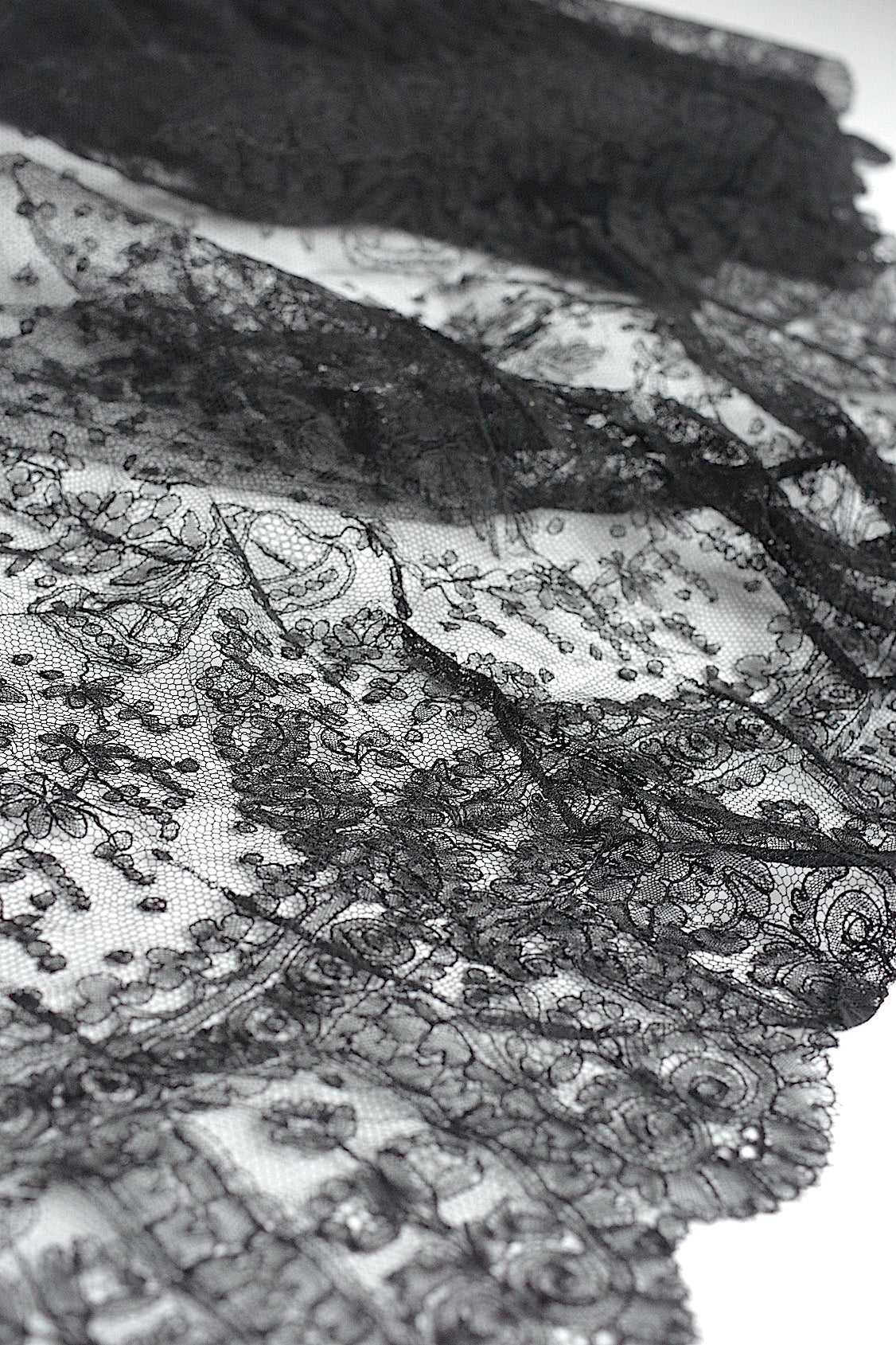 アンティークレースシャンティイ/dentelle ancienne/antique lace .FR a l'epoque