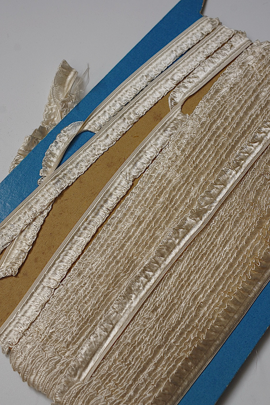 アンティークリボン/ruban/antique ribbon2 .FR a l'epoque