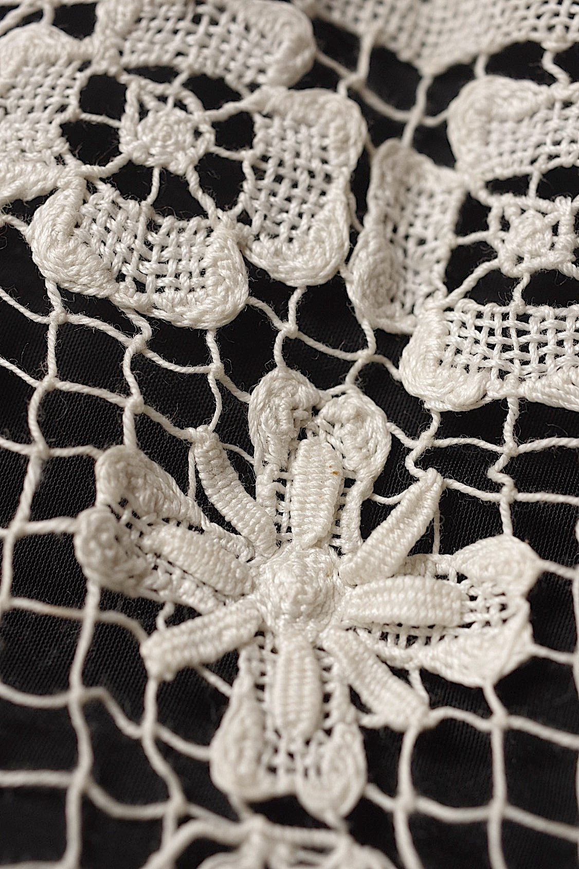 アンティークレース フィレ/dentelle ancienne/antique lace .FR a l'epoque