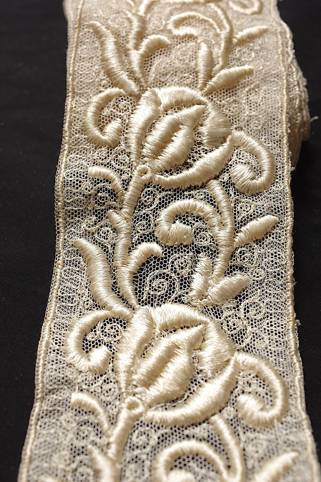 アンティークレース 300cm/dentelle ancienne/antique lace .FR a l'epoque