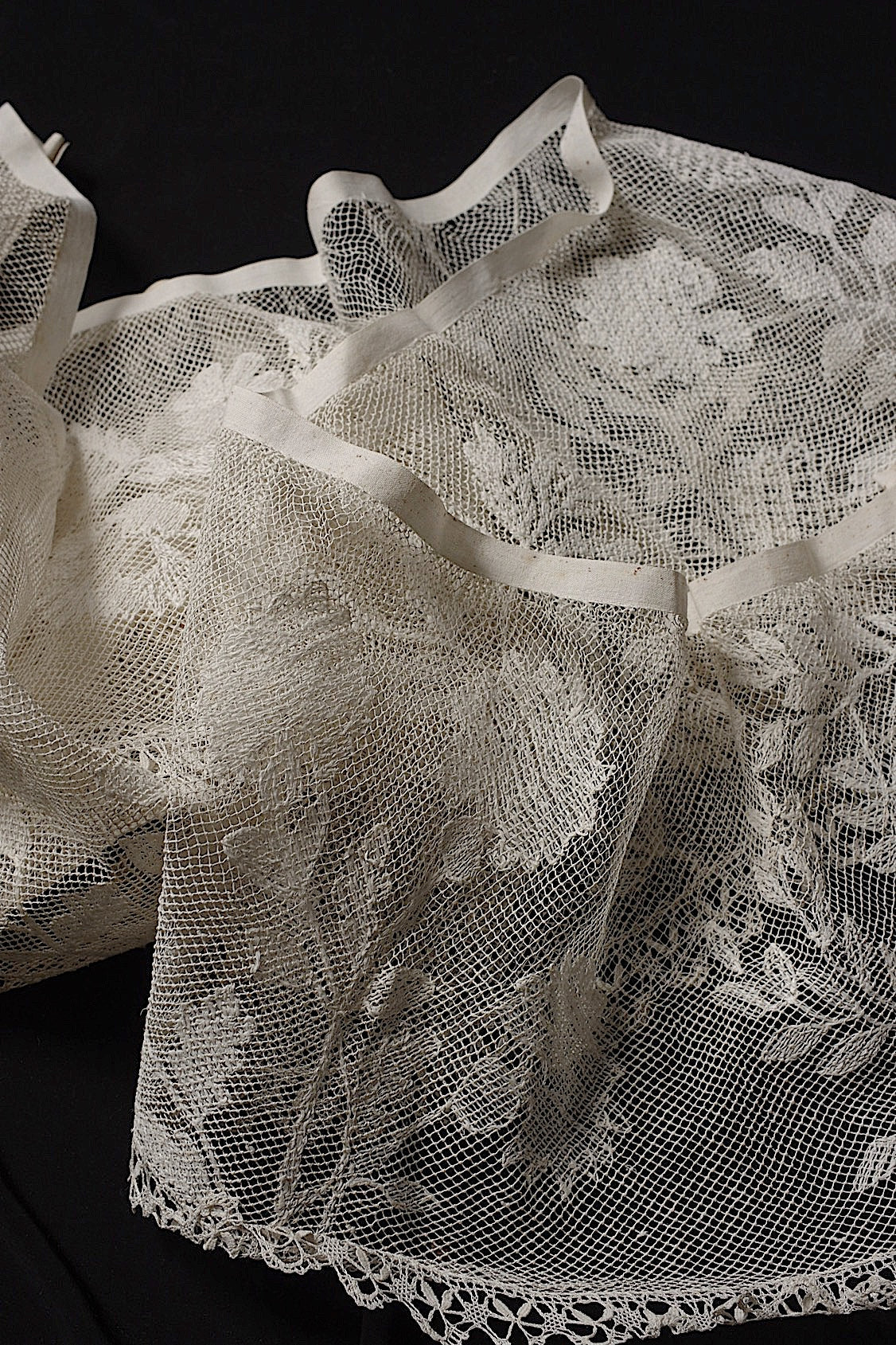 アンティークレース225cm/dentelle ancienne/antique lace .FR a l'epoque